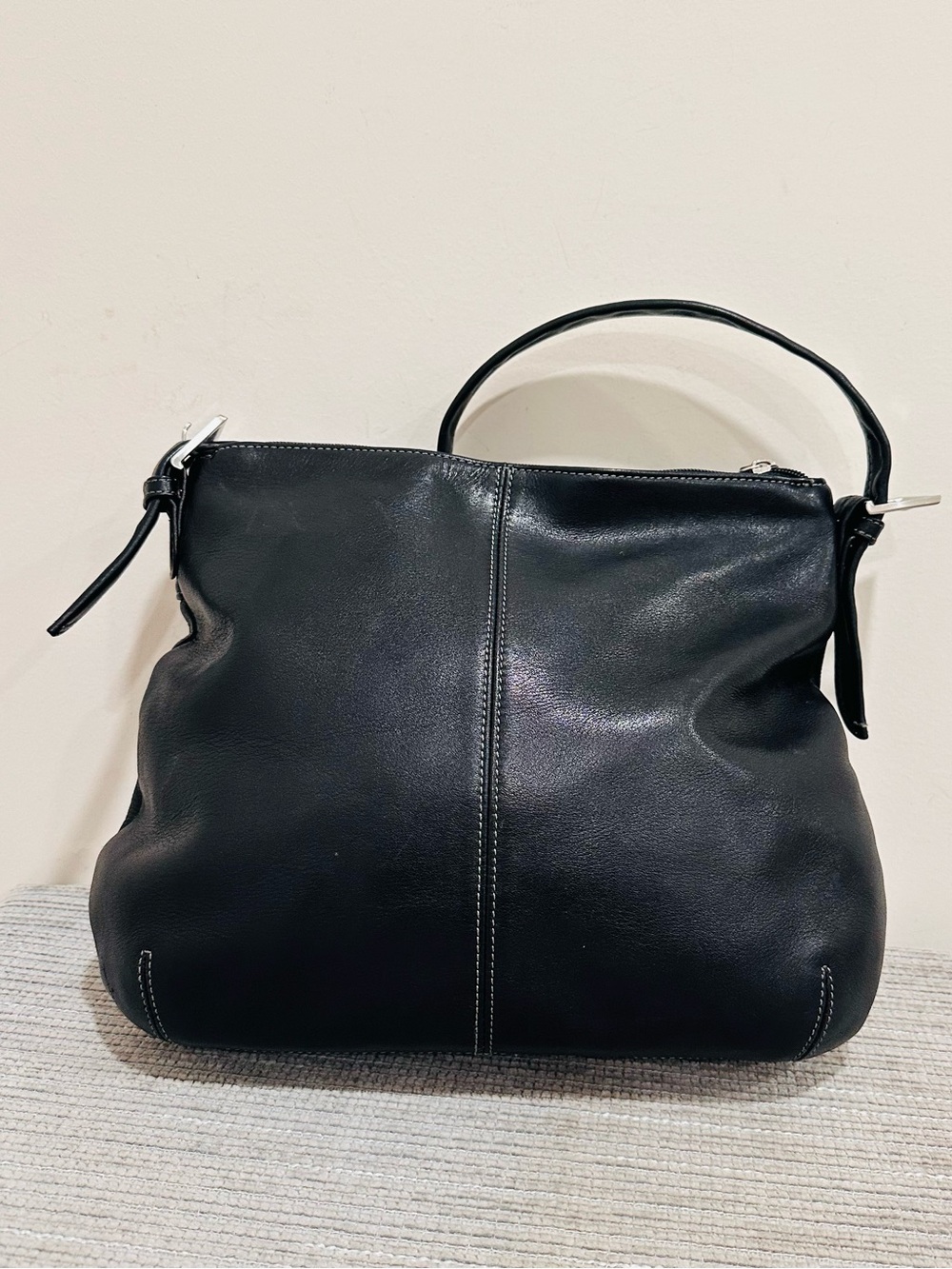 Tignanello Black Genuine Leather Hobo Shoulder Bag Slouchy Zipper Multi-Pocket